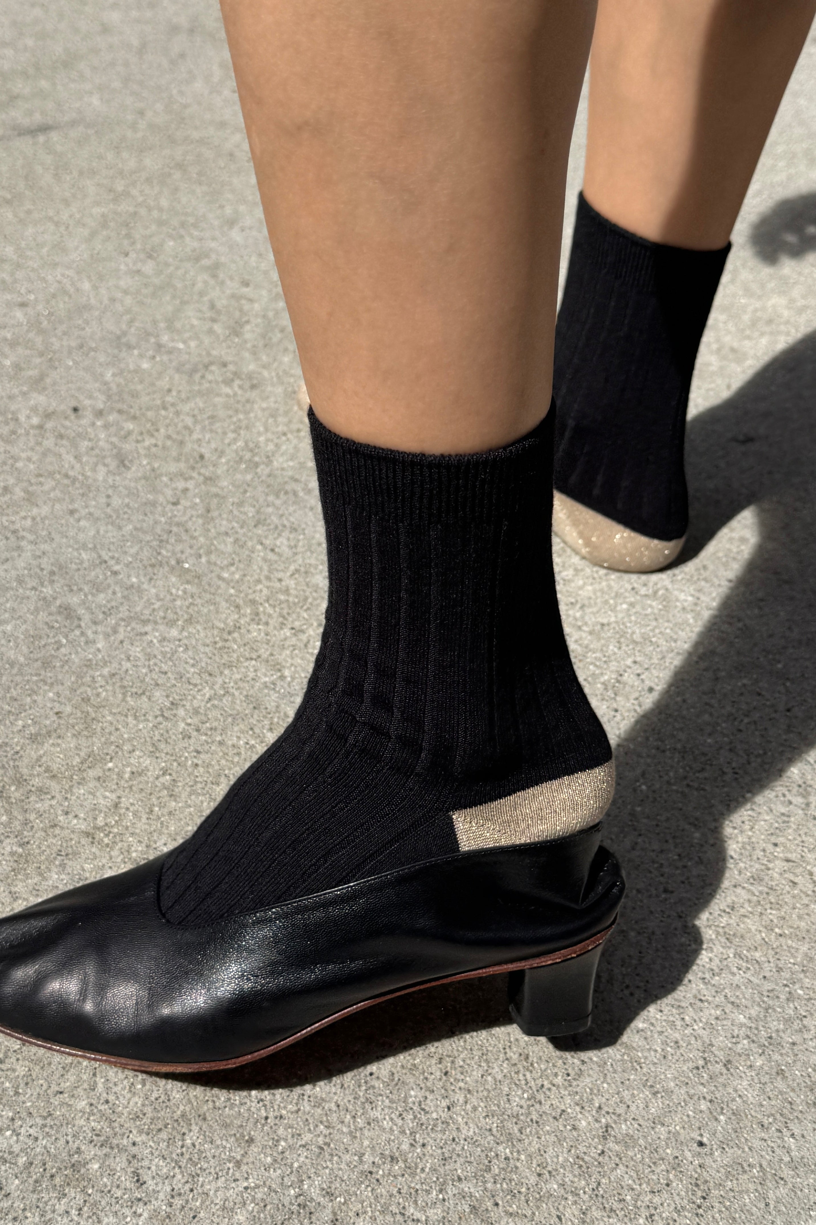 Her Glow Socks - Black / Gold