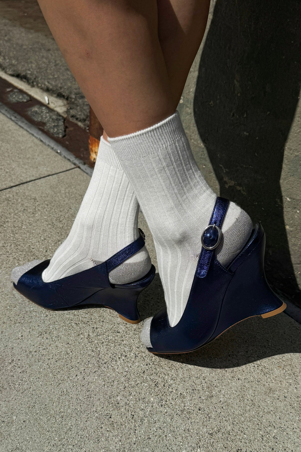 Her Glow Socks - White / Silver