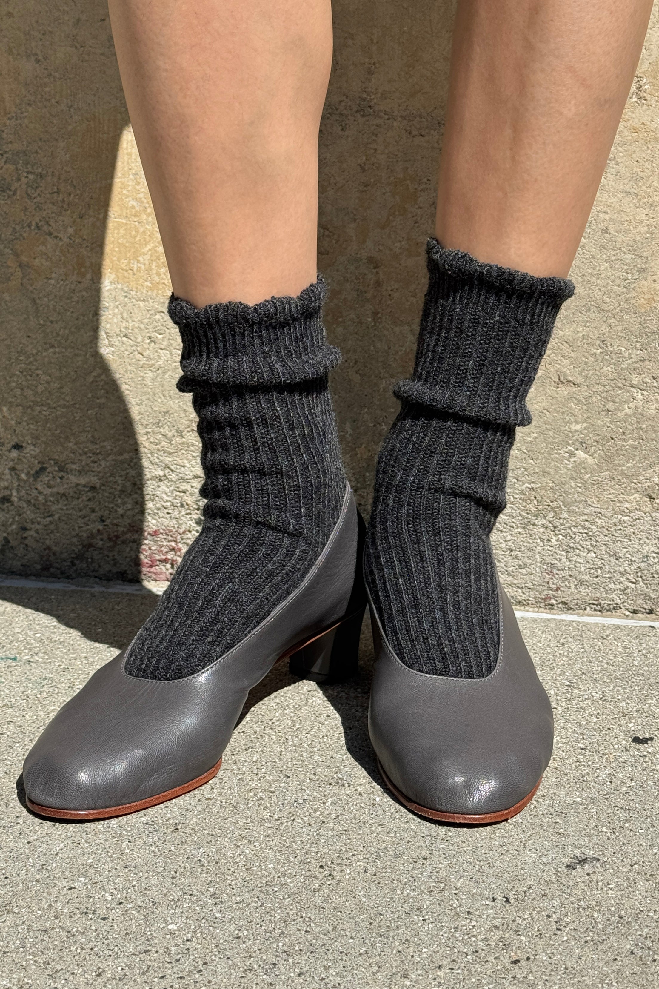 Linen Scallop Socks - Charcoal
