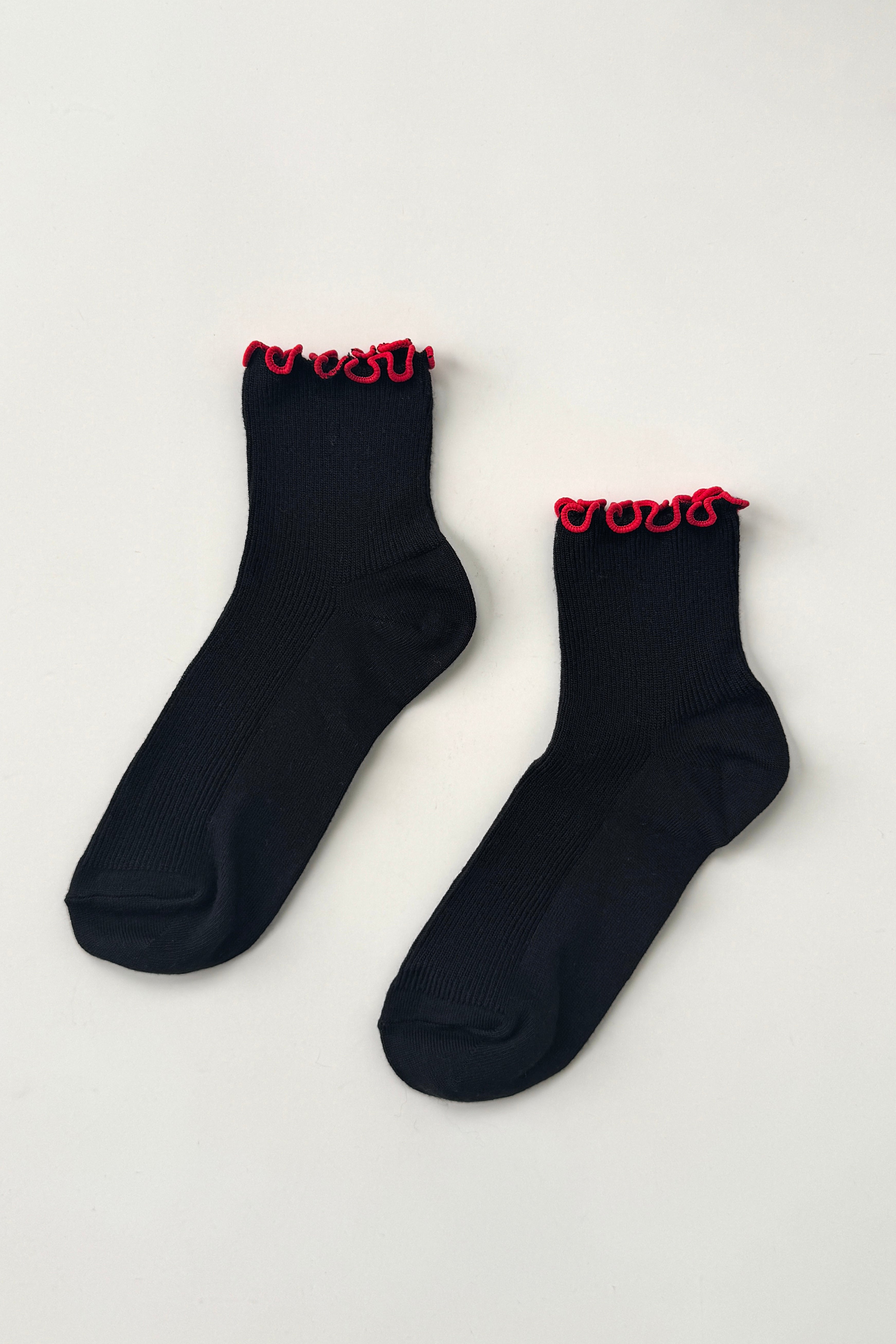 The Petite Ruffled Modal Socks - Black / Red