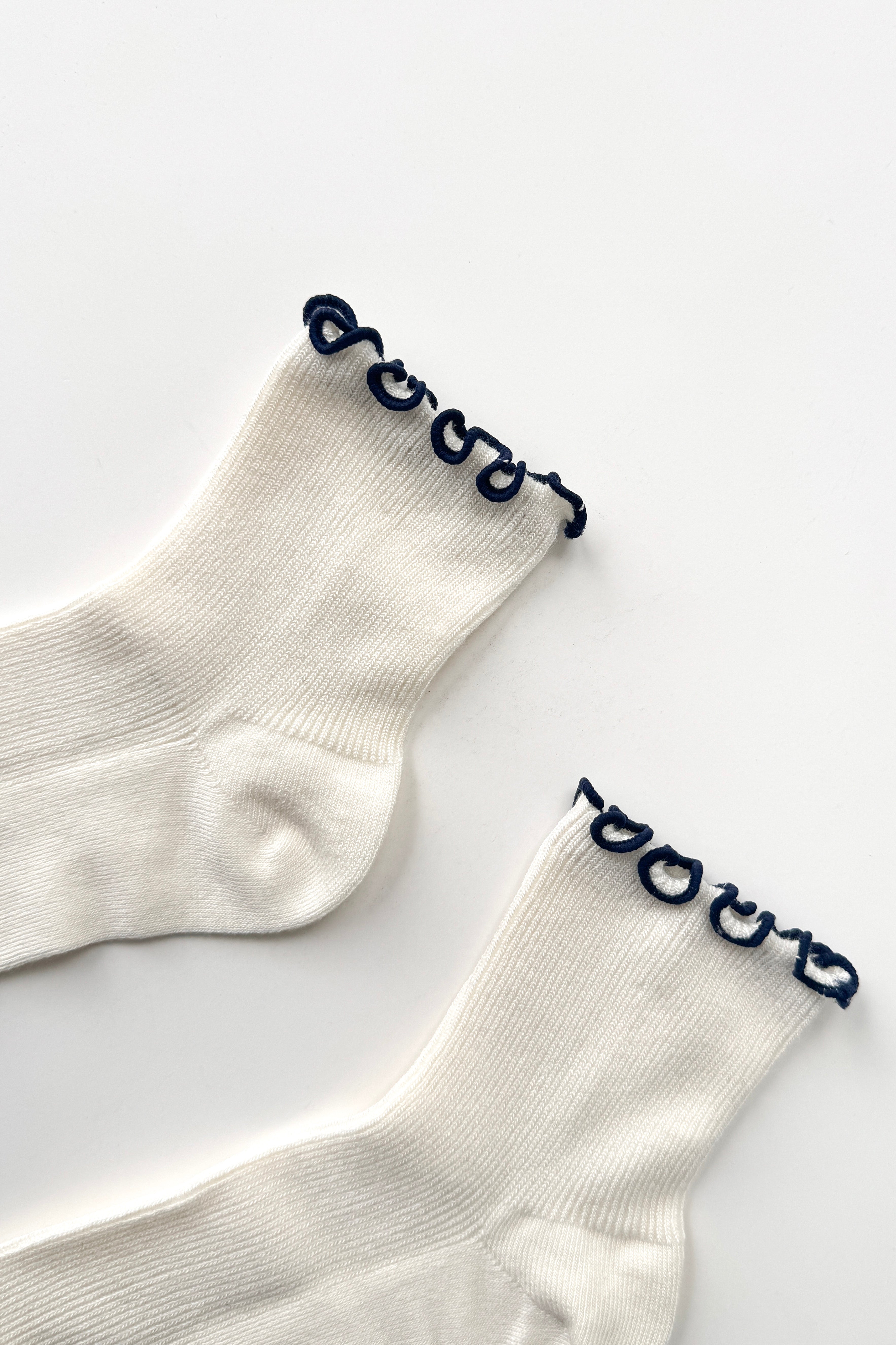 The Petite Ruffled Modal Socks - Soft White / Navy