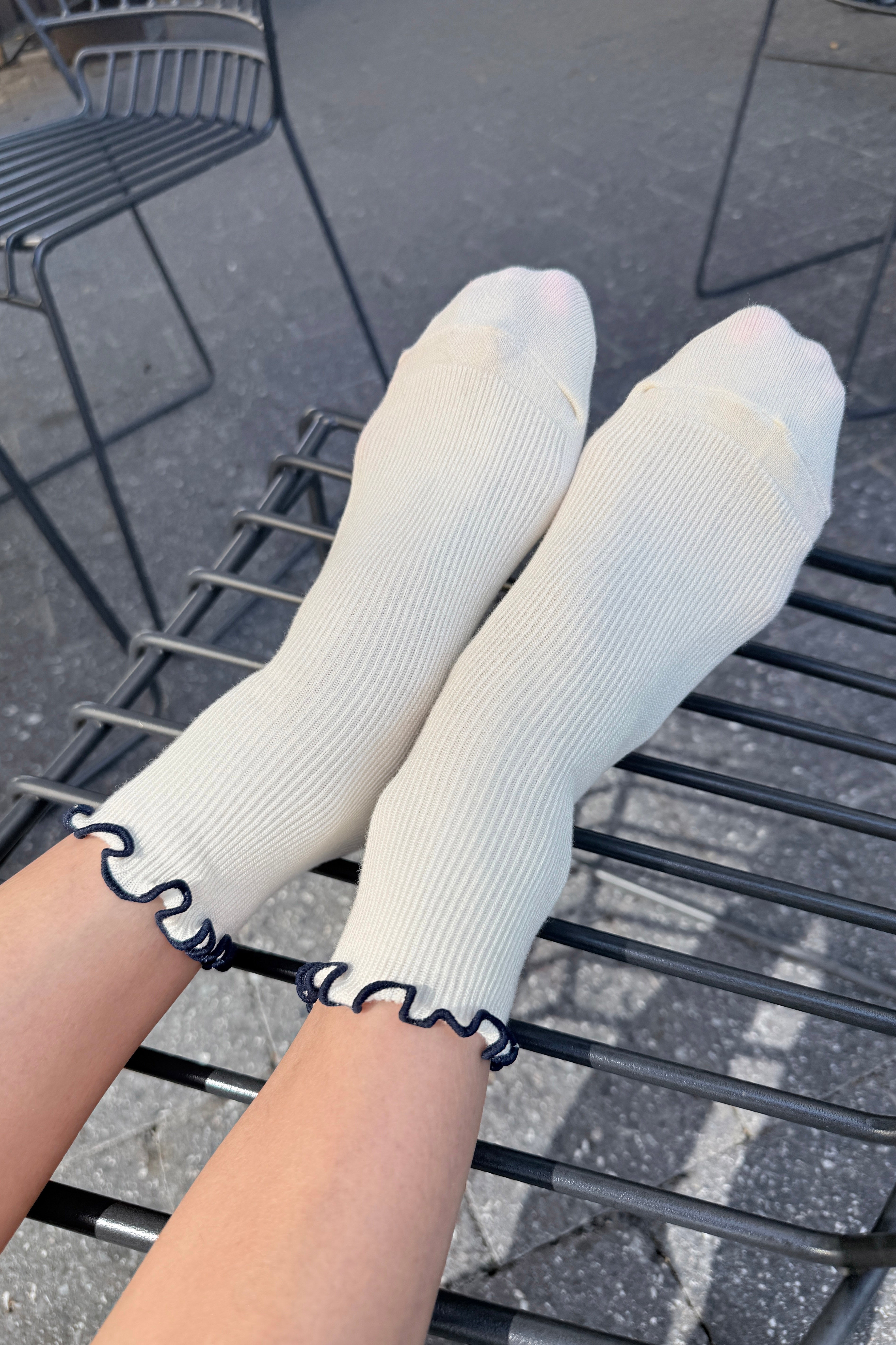 The Petite Ruffled Modal Socks - Soft White / Navy