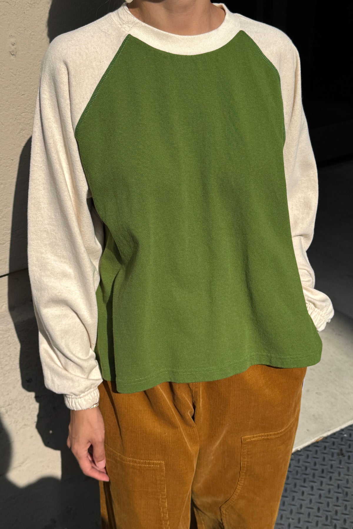 Raglan Naturelle Tee - Collard Green/Naturel