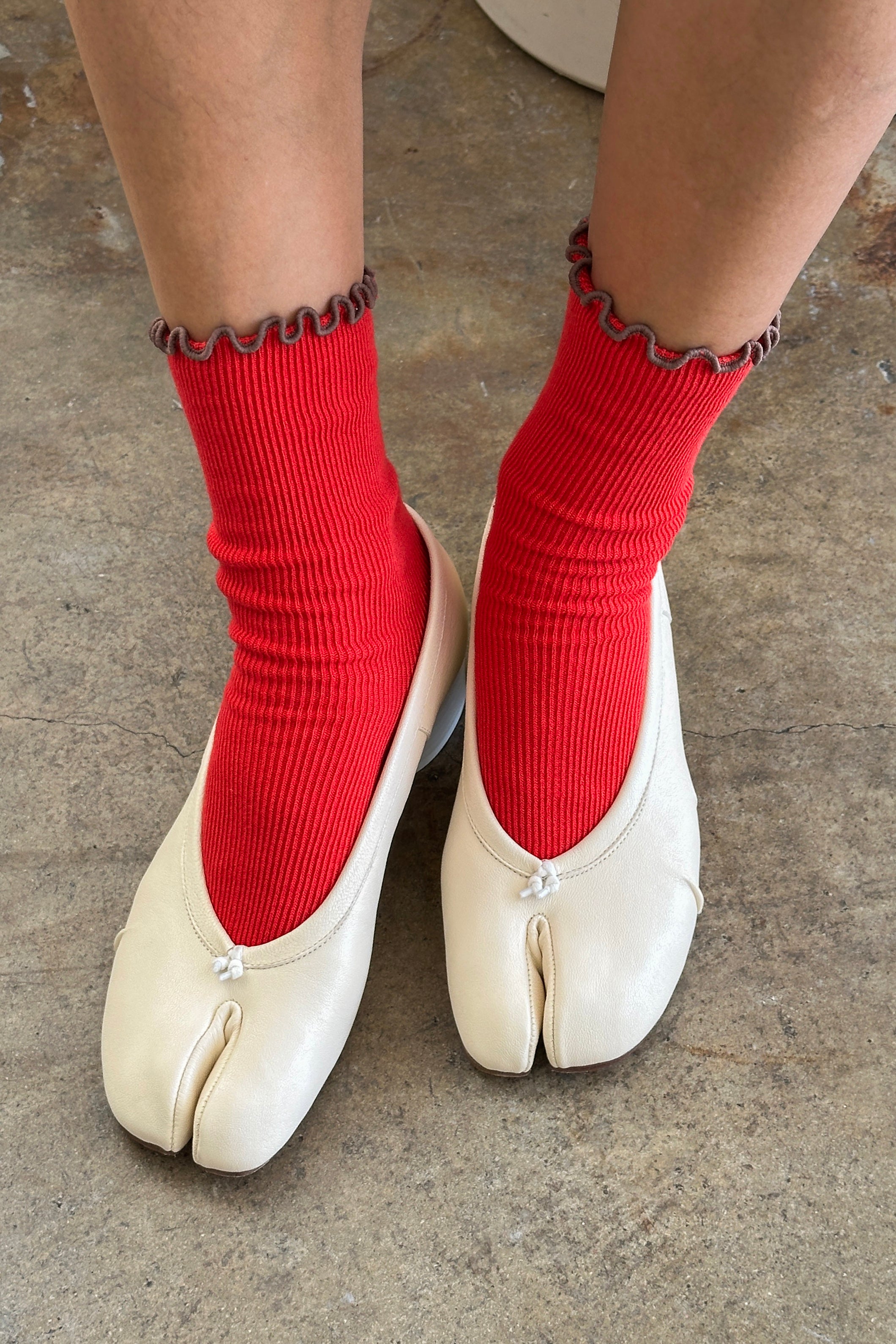 Ruffled Modal Socks - Paprika / Brown Edge