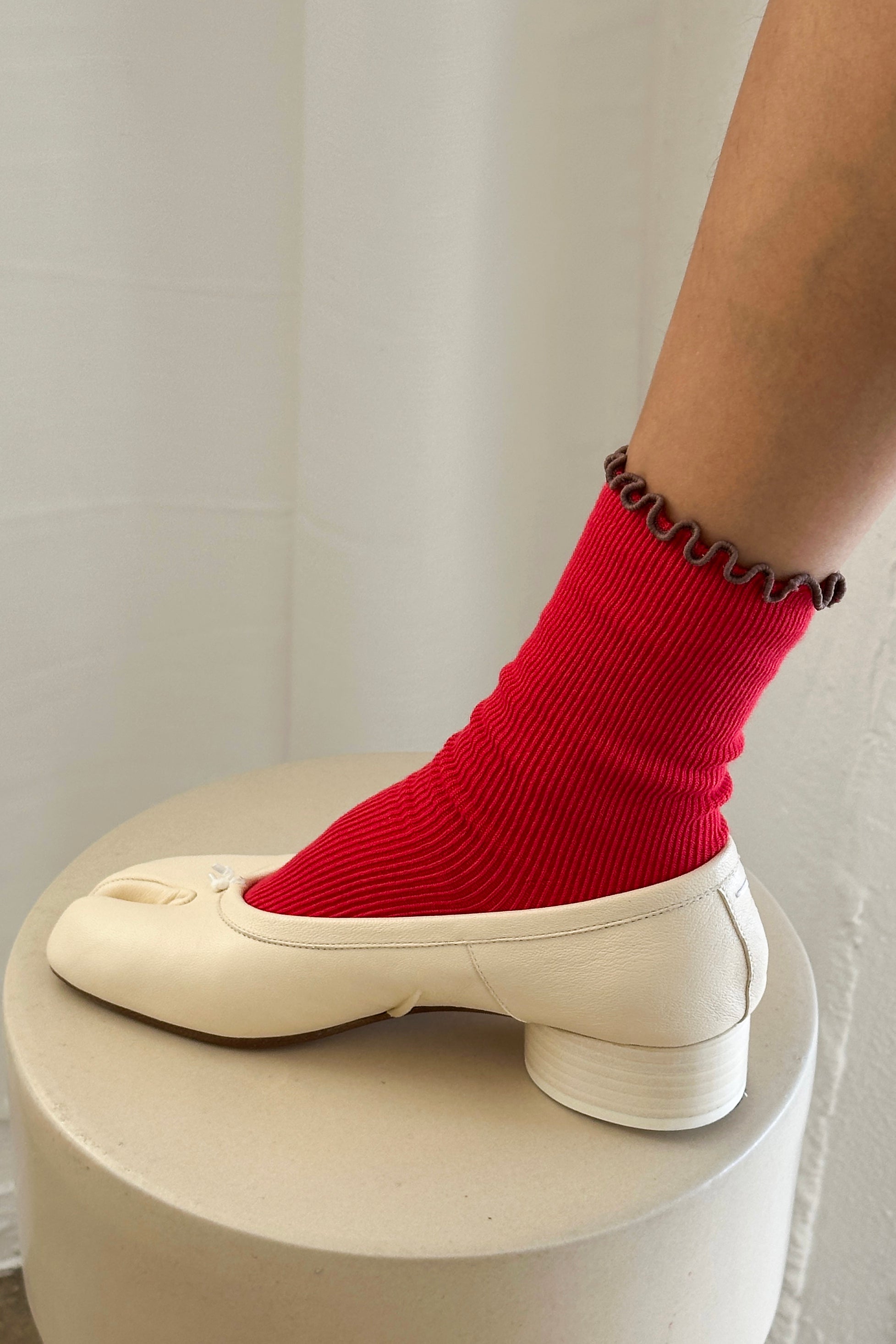 Ruffled Modal Socks - Paprika / Brown Edge