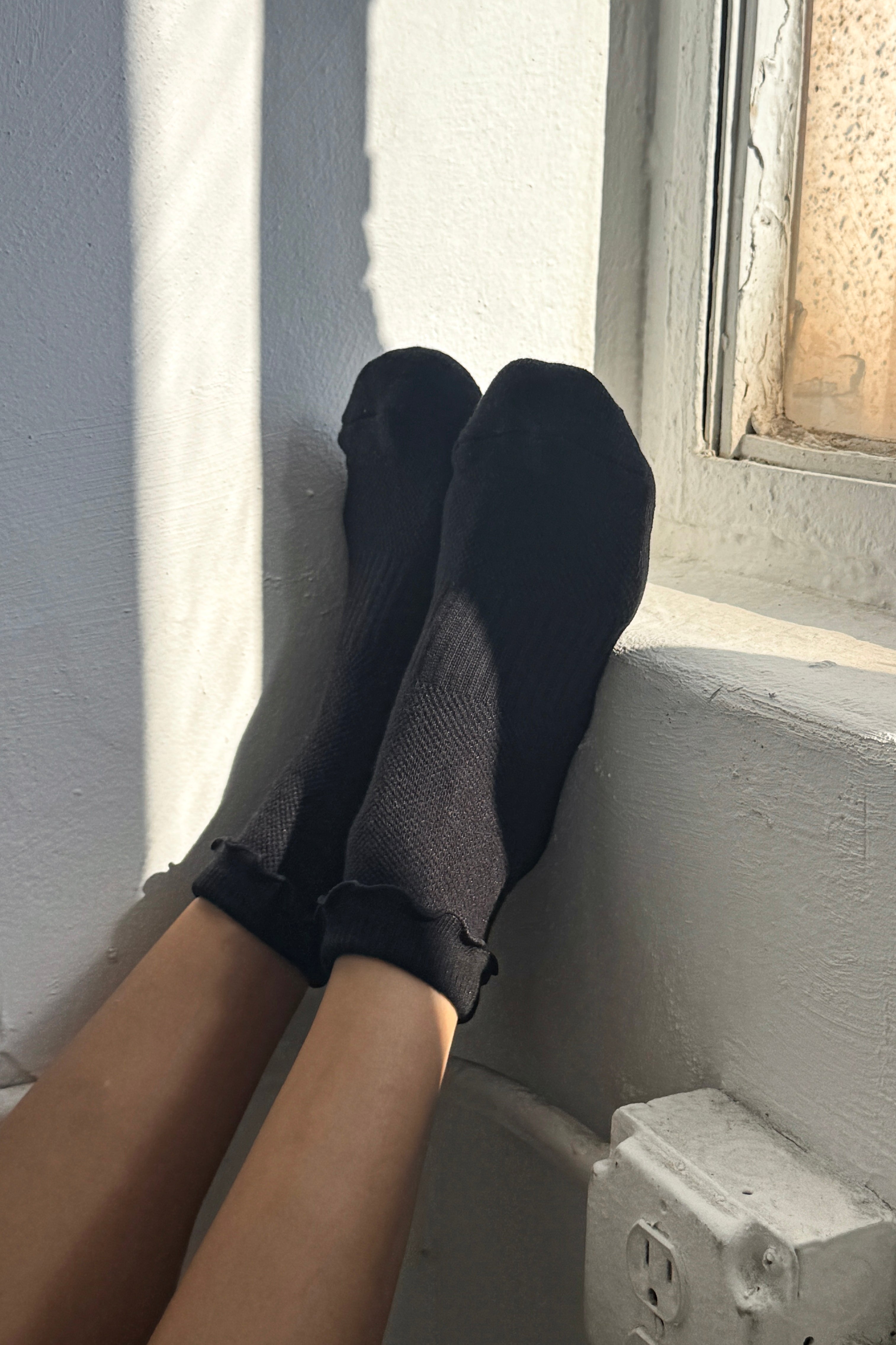Ruffled Hugger Crew Socks - Black / Black