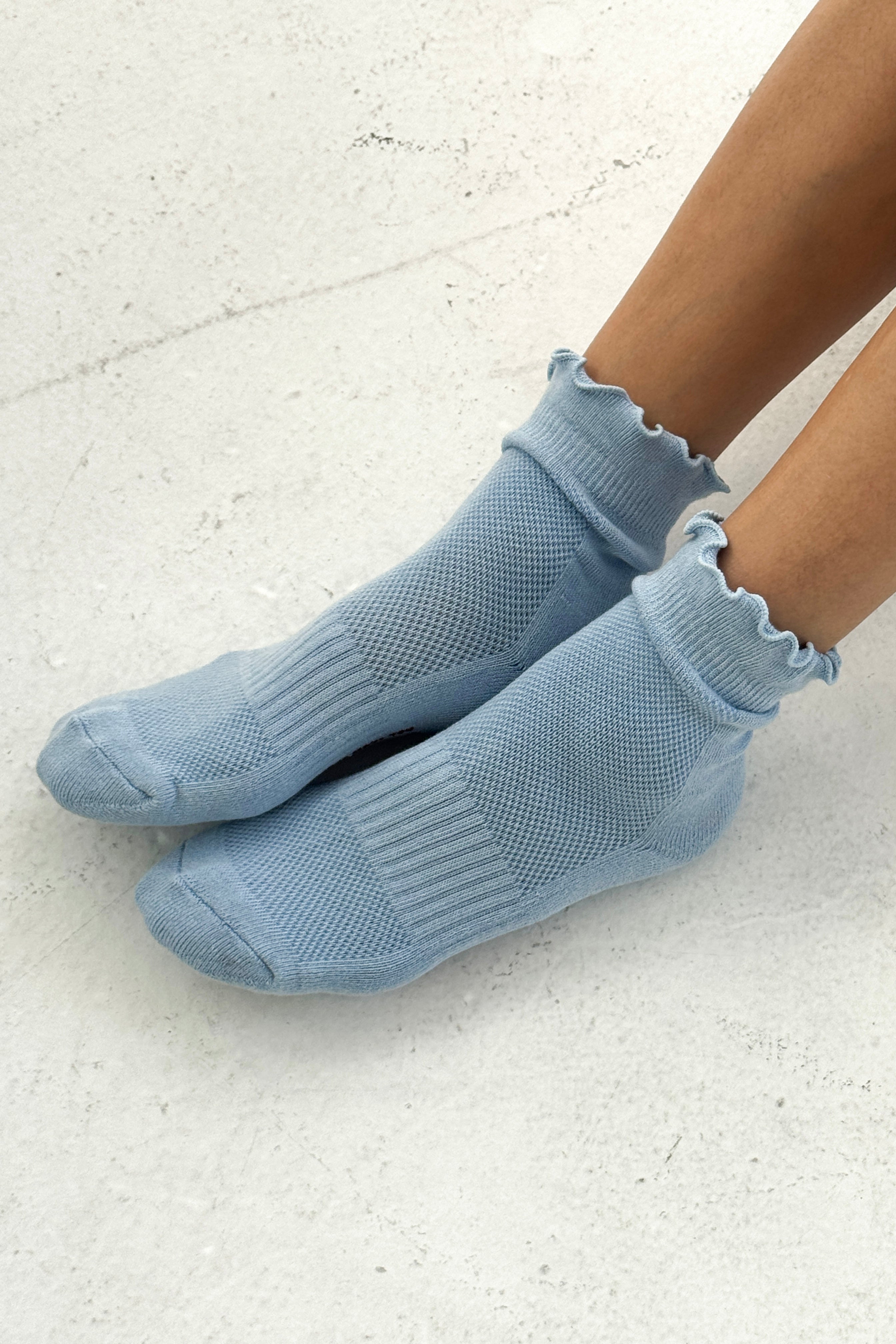 Ruffled Hugger Crew Socks - Periwinkle / Red