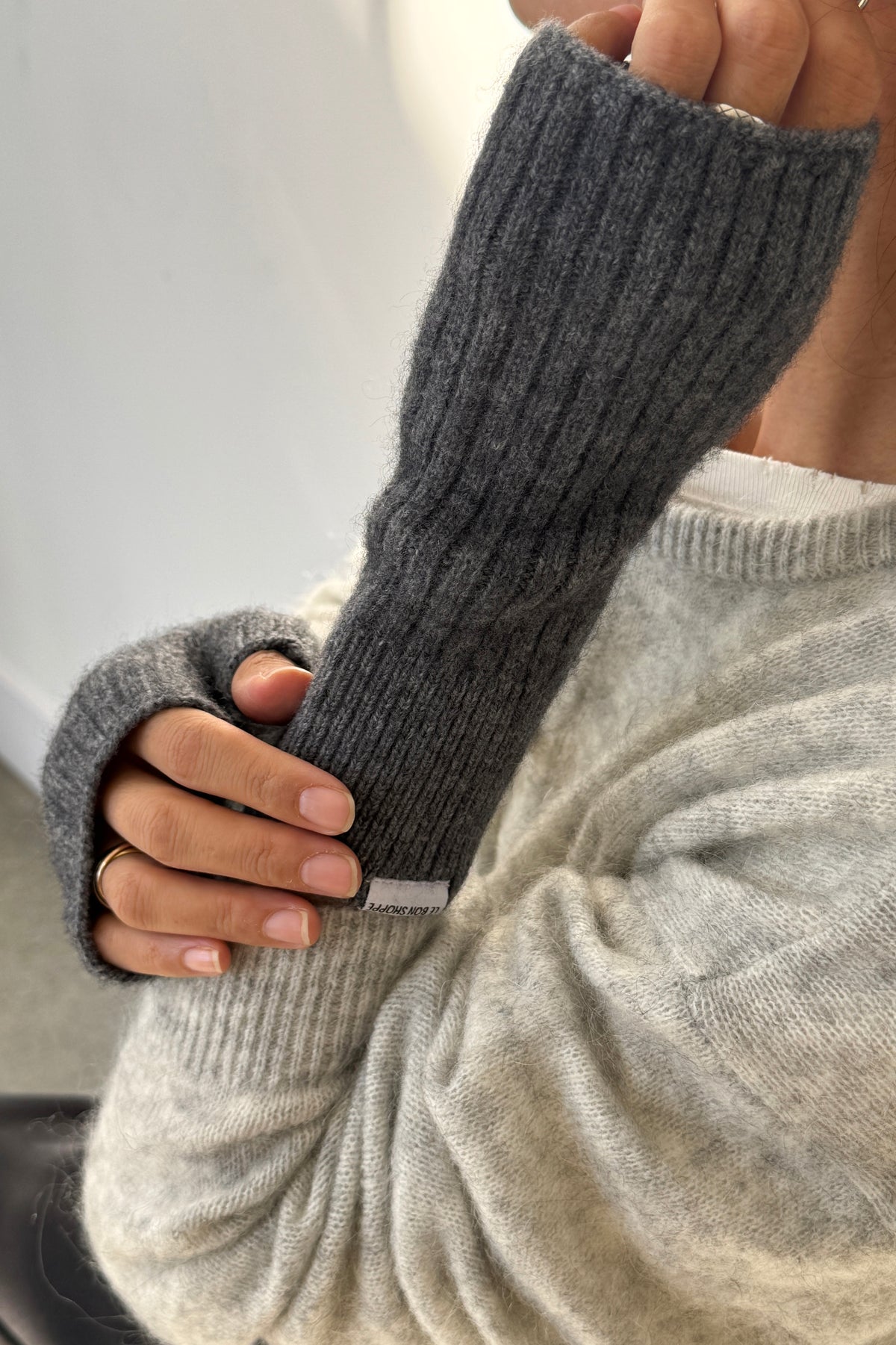 Cashmere Blend Wrist Warmer - Charcoal