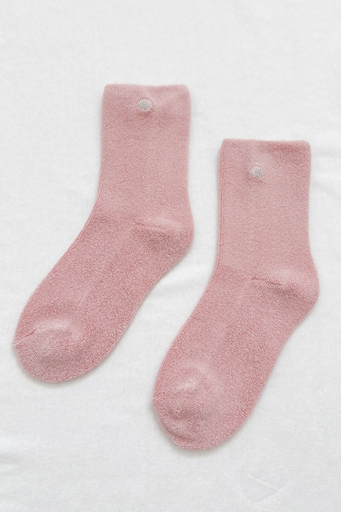 Chaussettes Nuages ​​Brodées - Rose Rosé + Coquillage Argenté