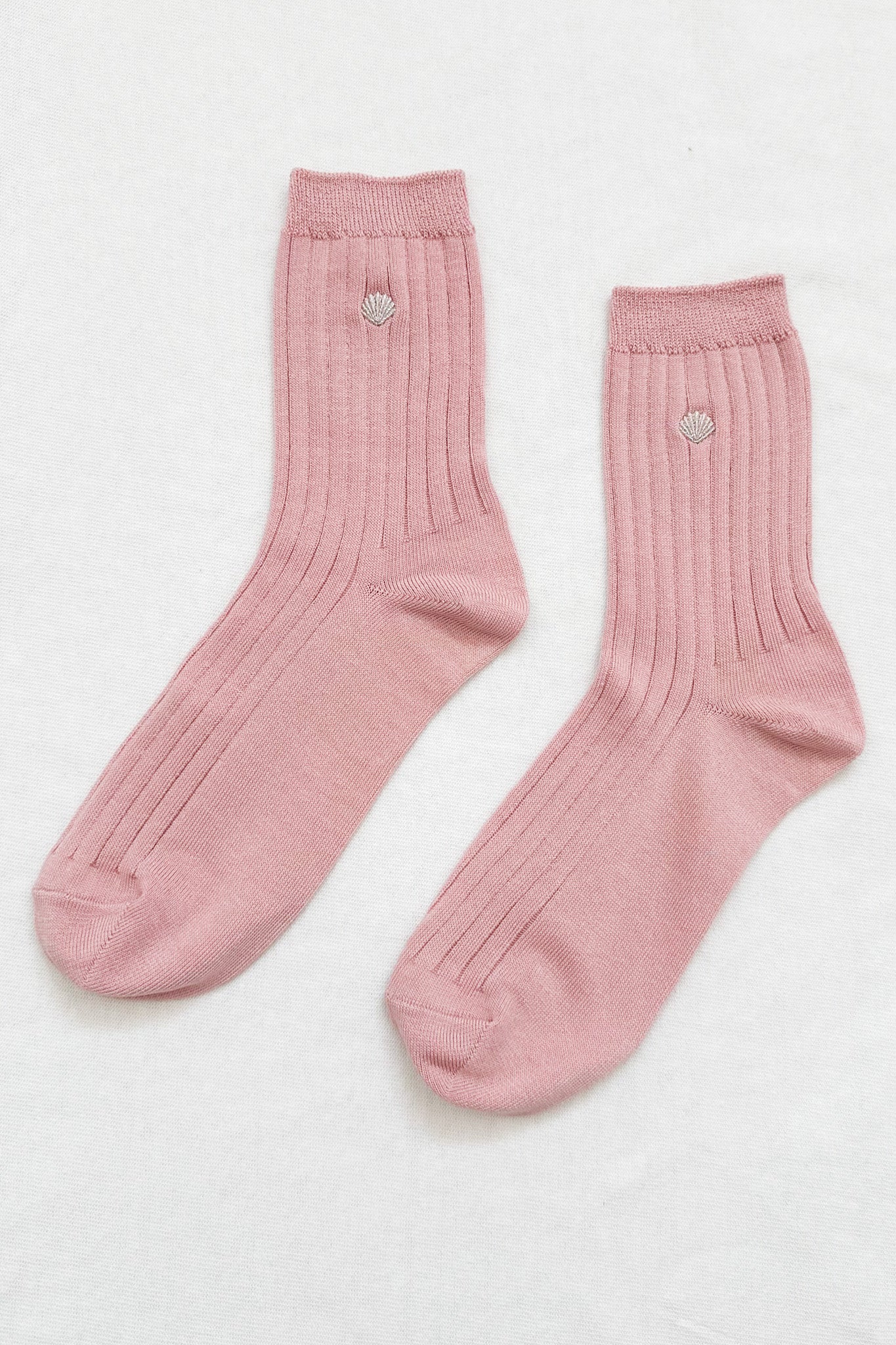 Ses Chaussettes Brodées (Coton MC) - Soda Rose + Coquillage Argenté