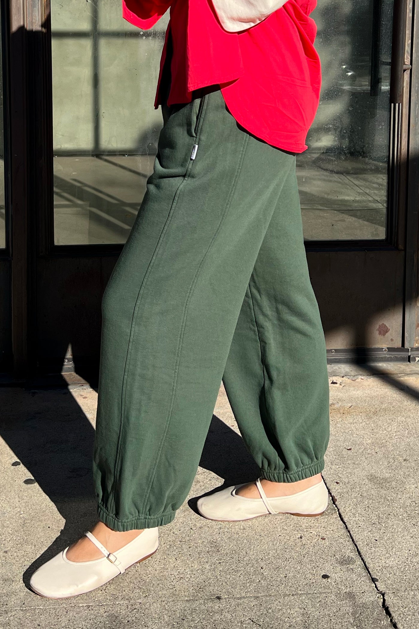 ENFOLD STRAIGHT BALLOON-PANTS ダークグリーン Le Bon Shoppe sweat balloon pants basil green | Pipe and Row