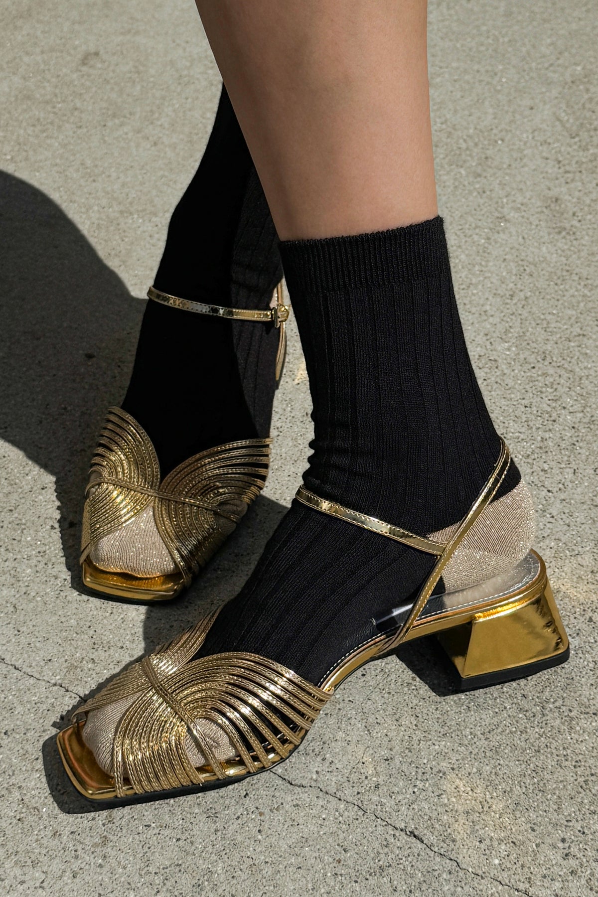 Her Glow Socks - Black / Gold
