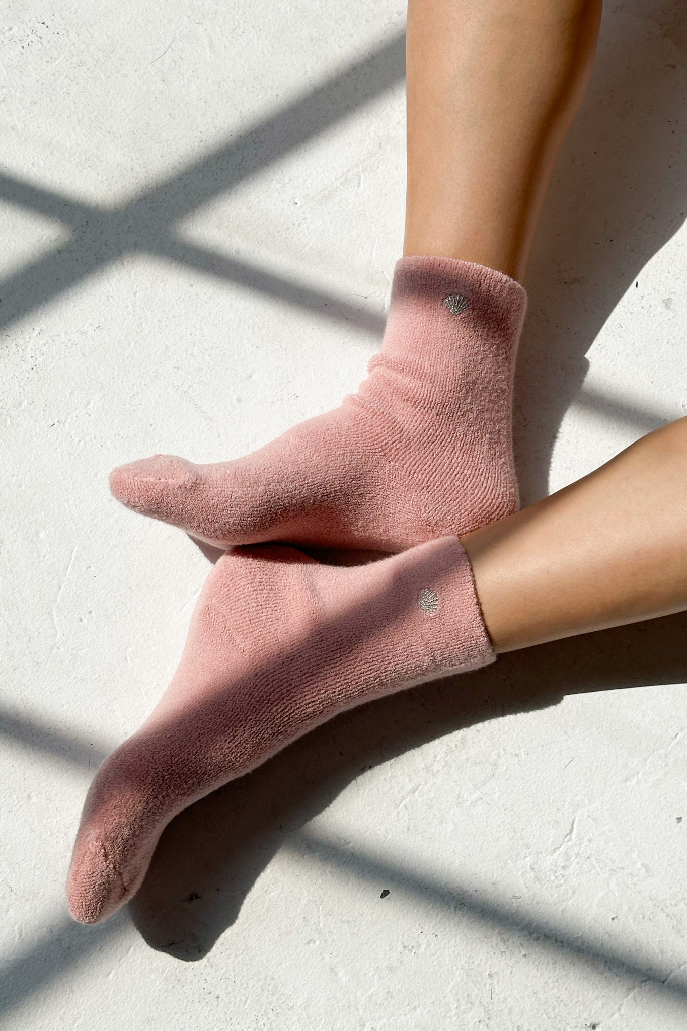 Chaussettes Nuages ​​Brodées - Rose Rosé + Coquillage Argenté