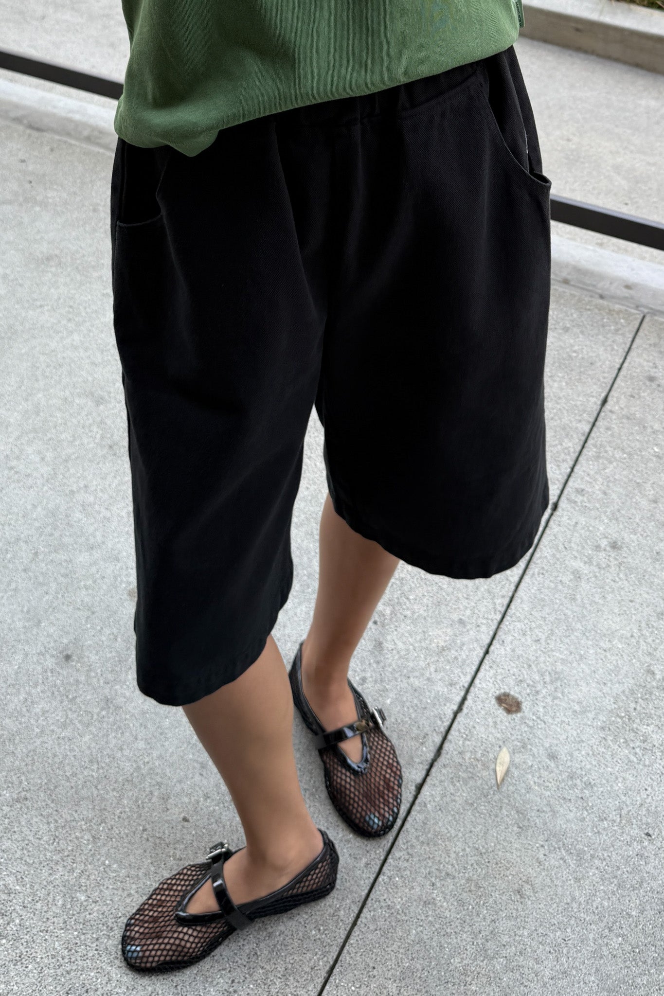 Liam Bermuda Shorts - Black Canvas