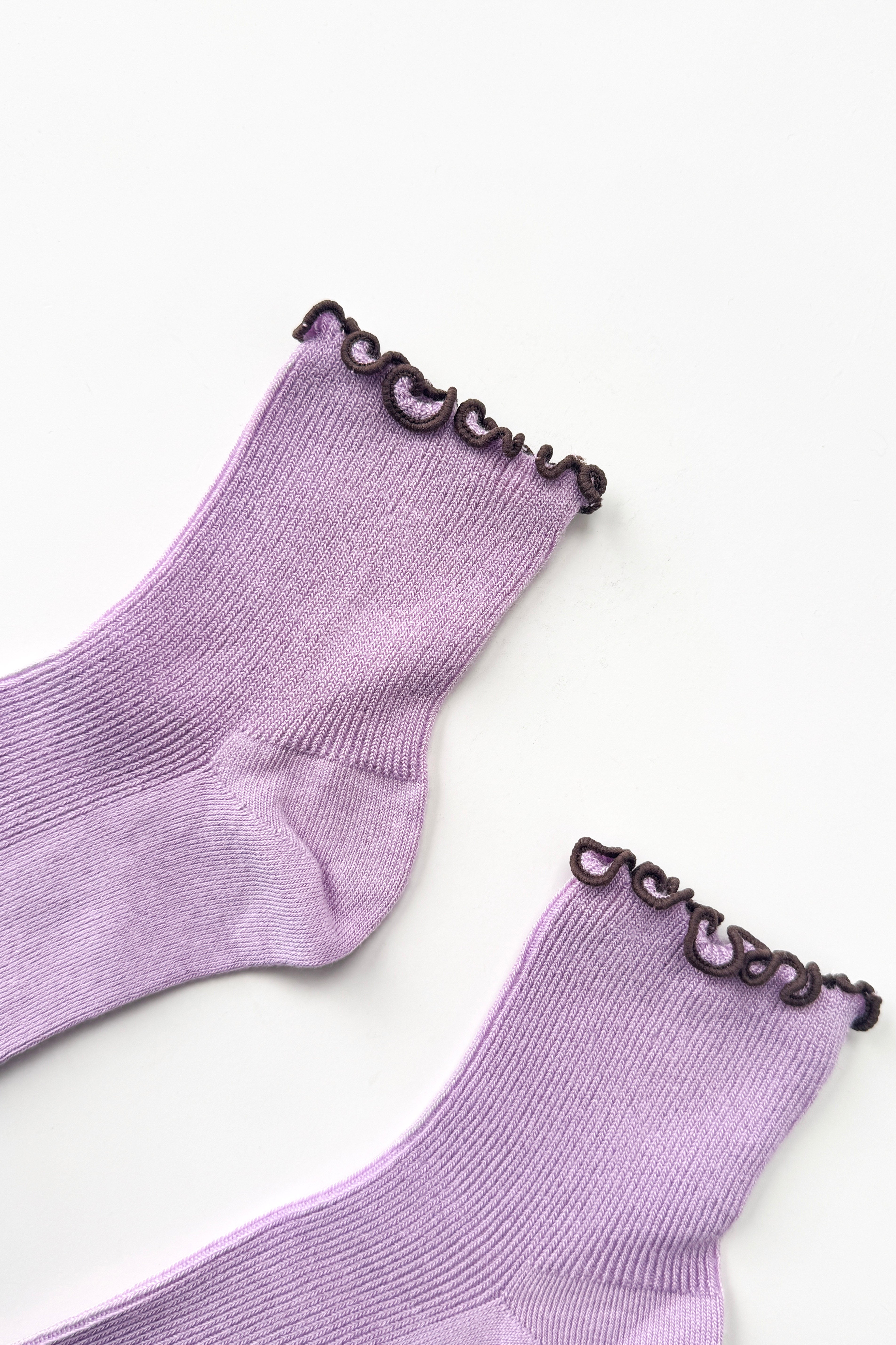 The Petite Ruffled Modal Socks - Lilac / Brown