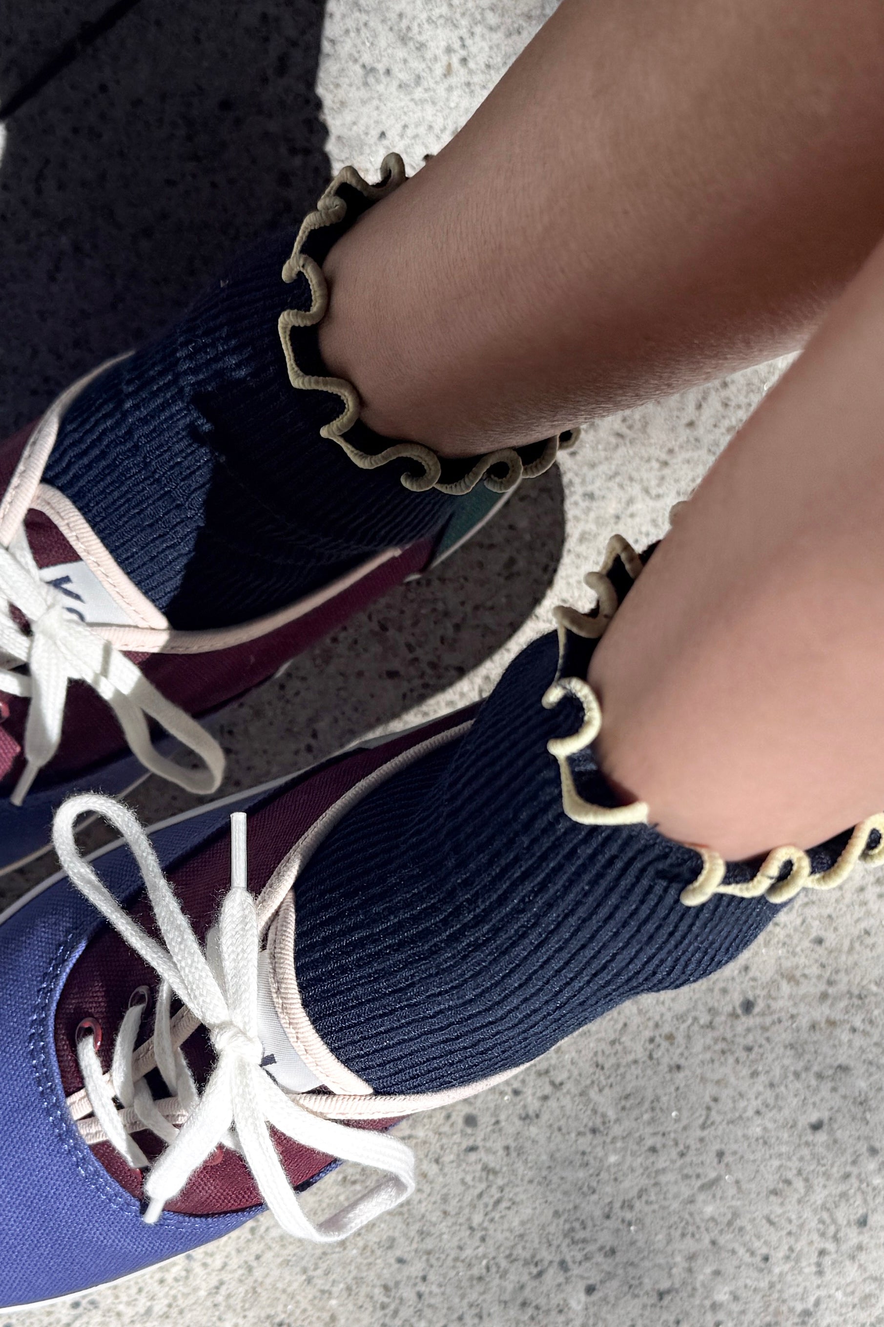 The Petite Ruffled Modal Socks - Navy / Butter