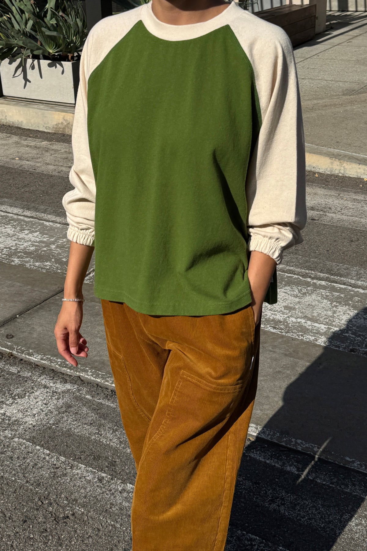 Raglan Naturelle Tee - Collard Green/Naturel