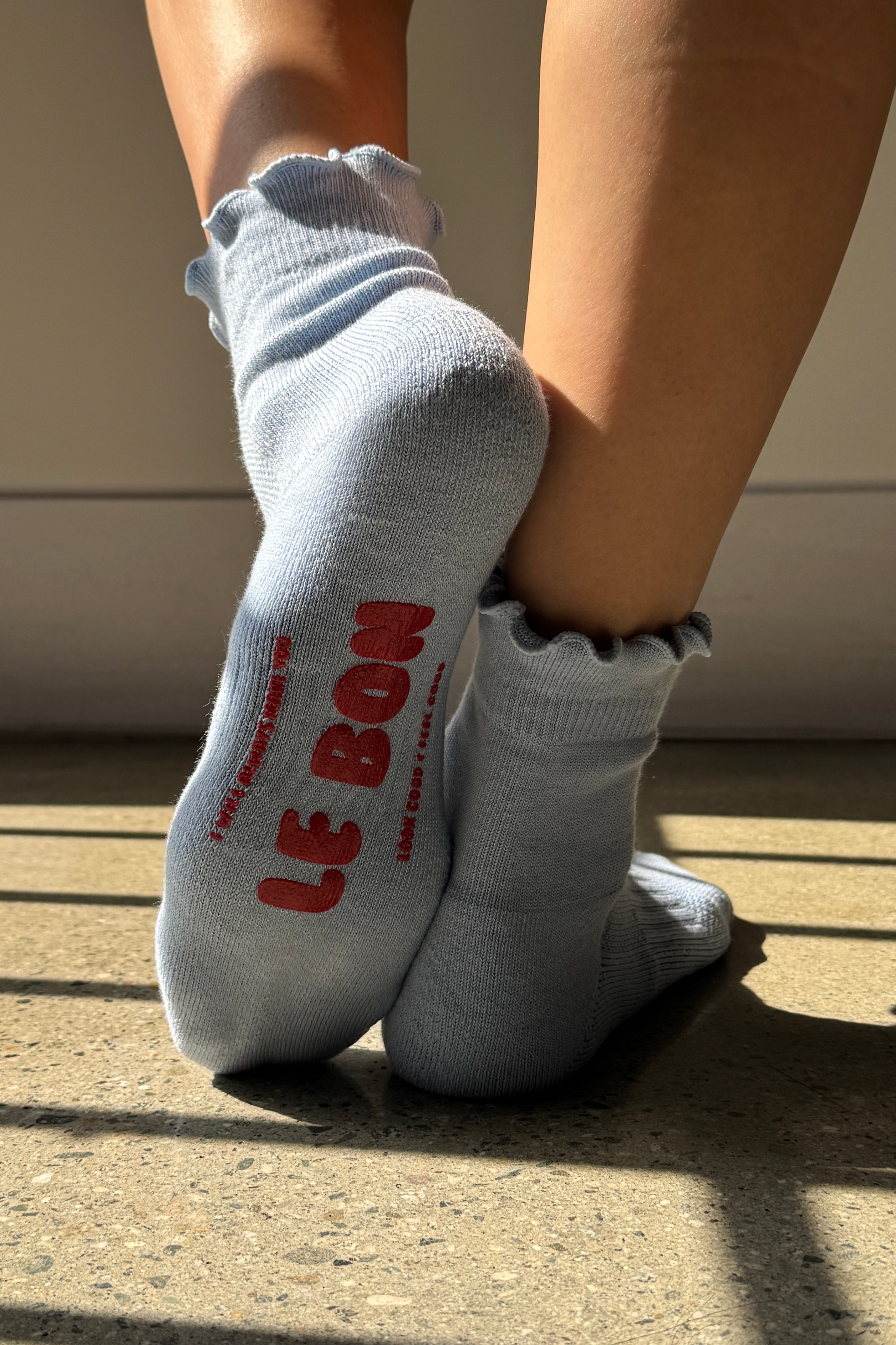 Ruffled Hugger Crew Socks - Periwinkle / Red