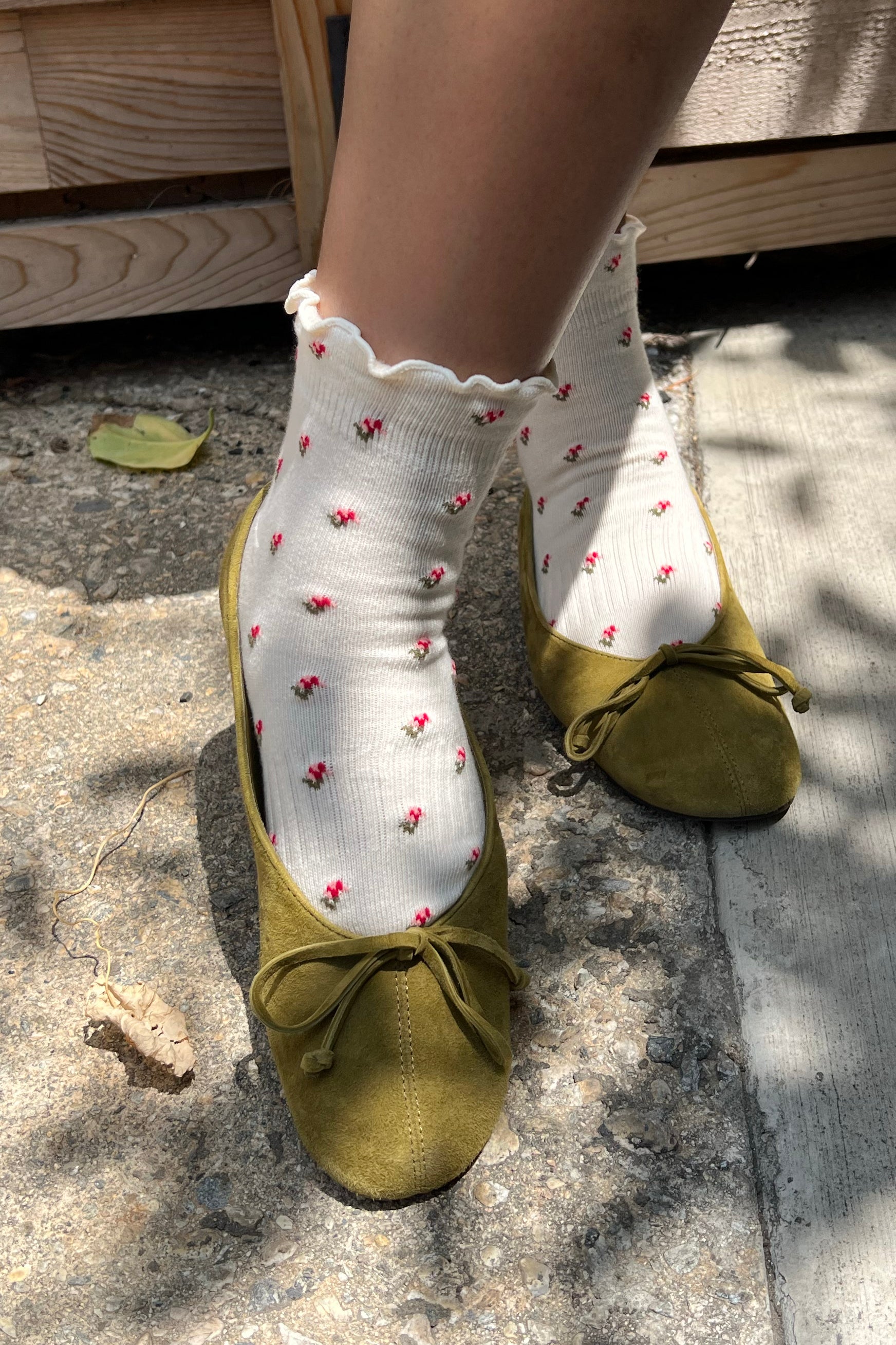 Petal Ruffled Hugger Crew Socks - Cream Petal