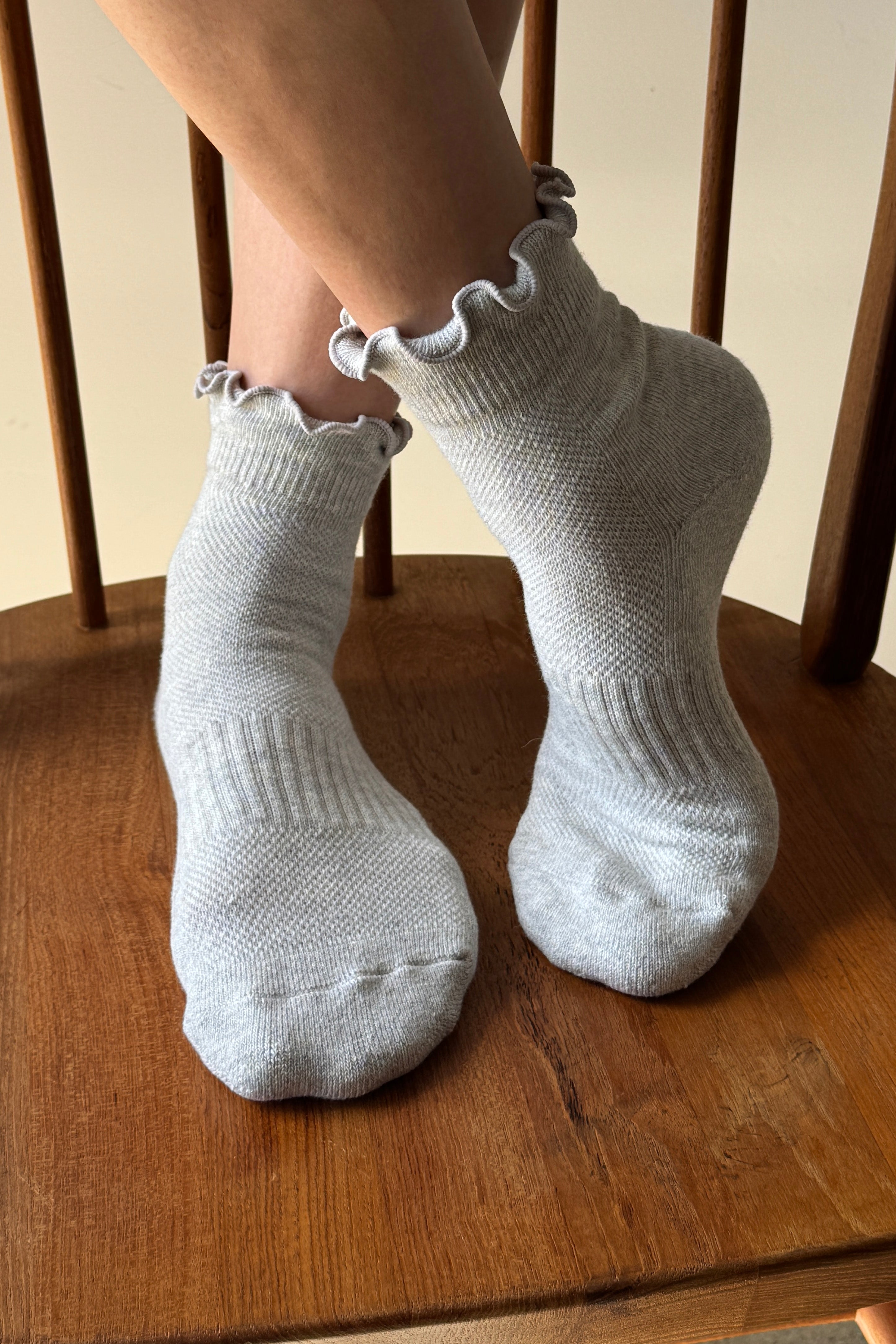 Ruffled Hugger Crew Socks - Ht. Grey/Red