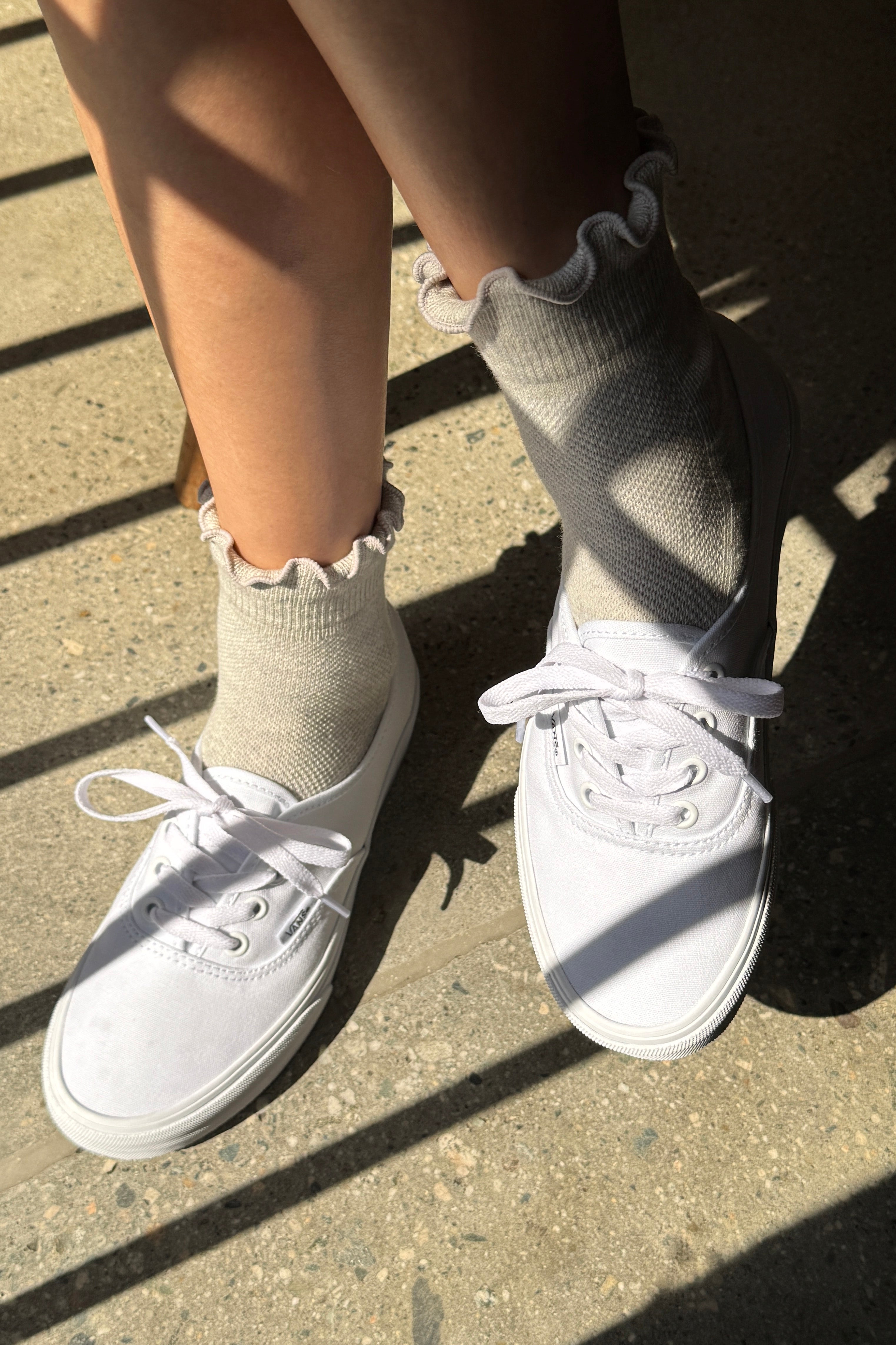 Ruffled Hugger Crew Socks - Ht. Grey/Red