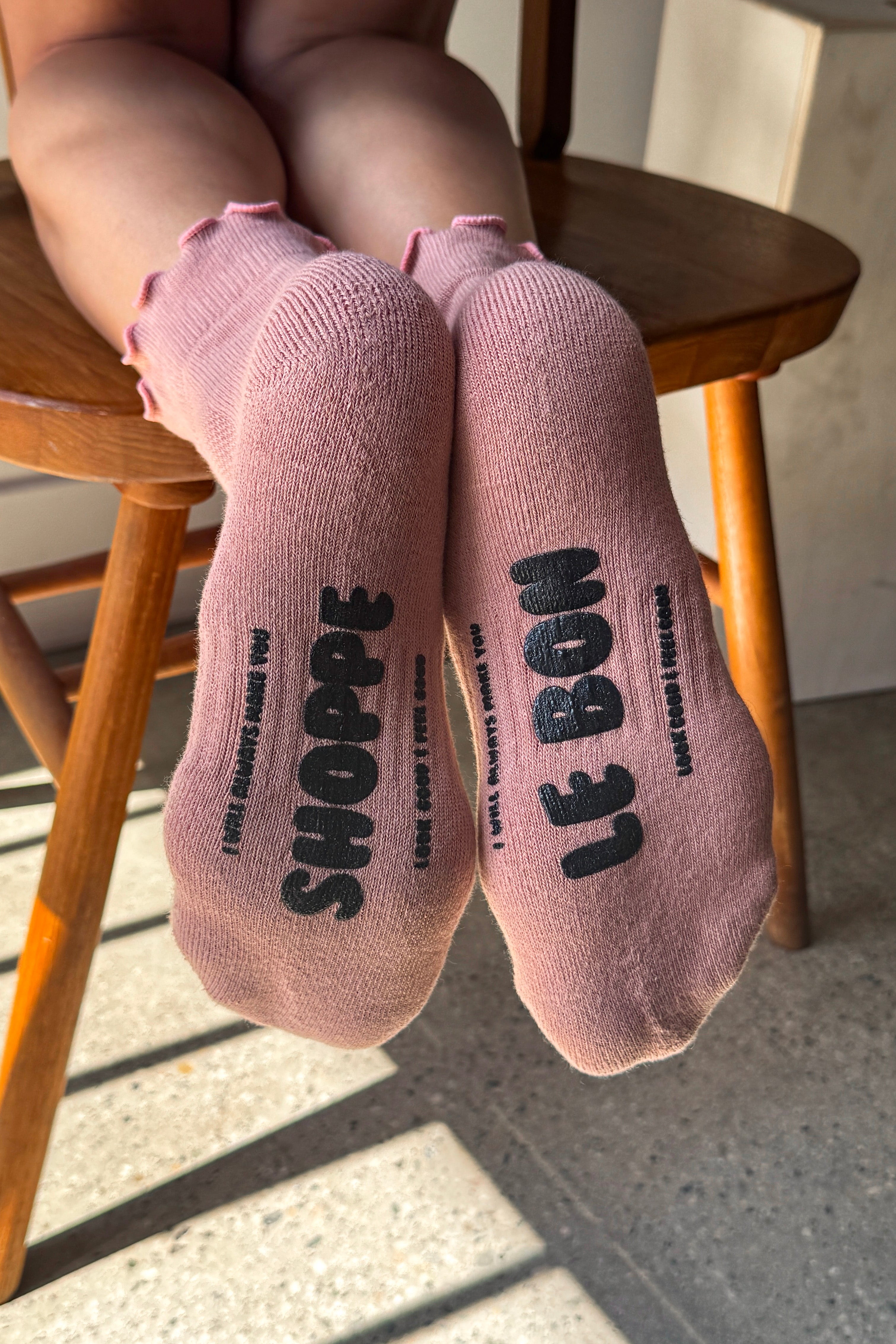 Ruffled Hugger Crew Socks - Vintage Pink/Black