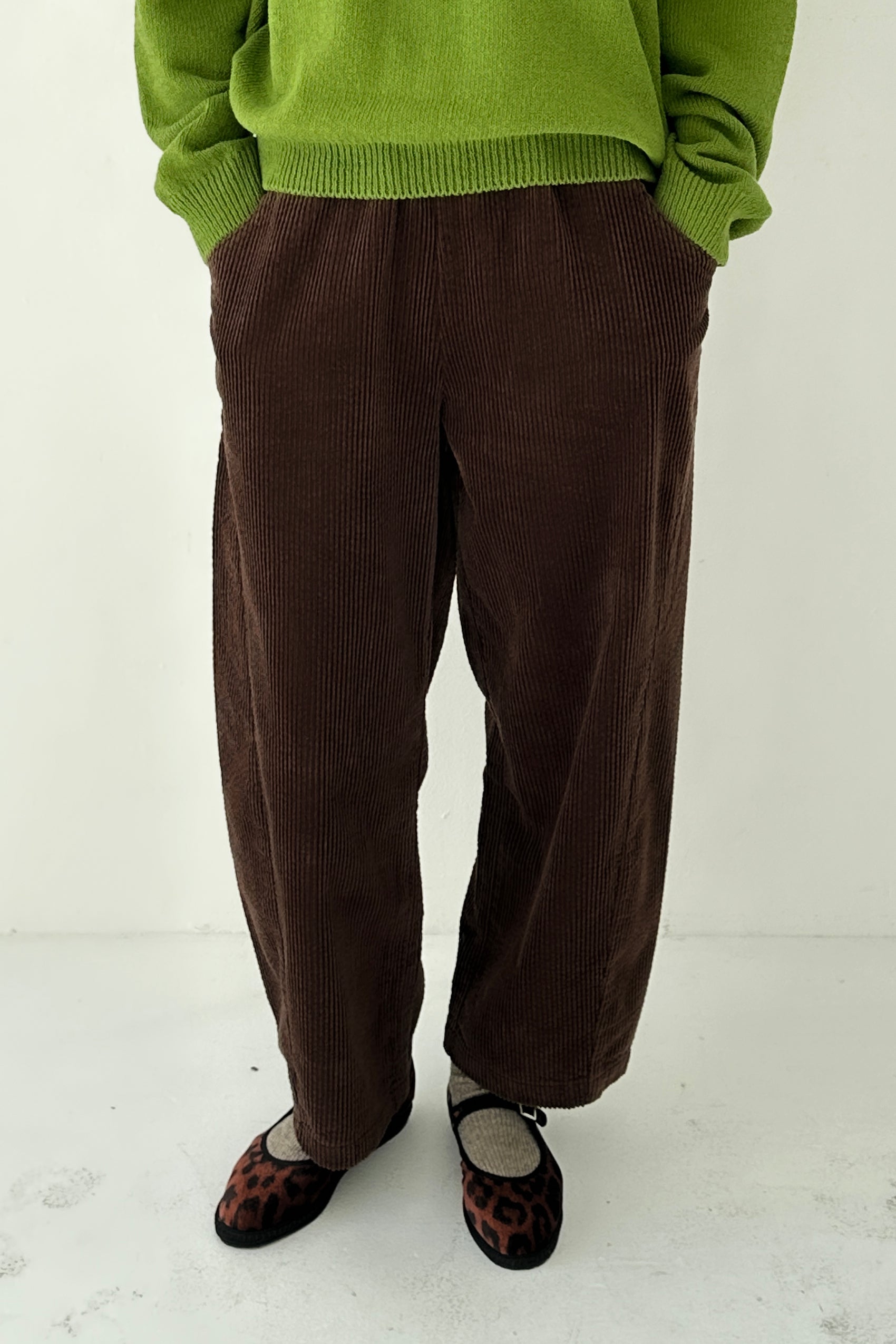 Soft Corduroy Arc Pants - Brown