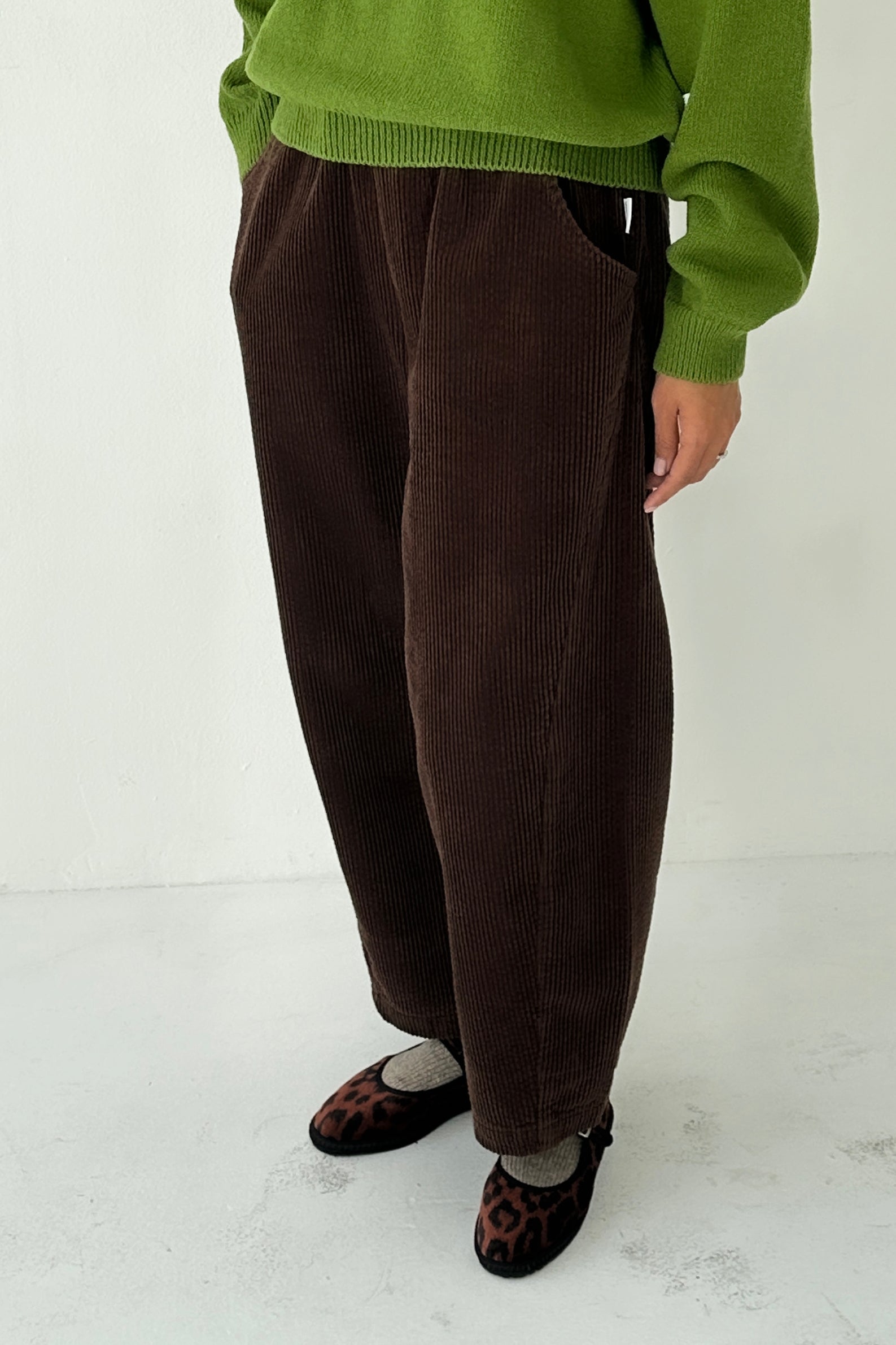 Soft Corduroy Arc Pants - Brown