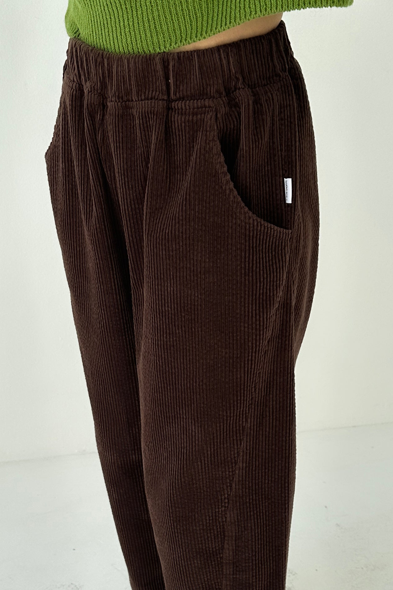 Soft Corduroy Arc Pants - Brown