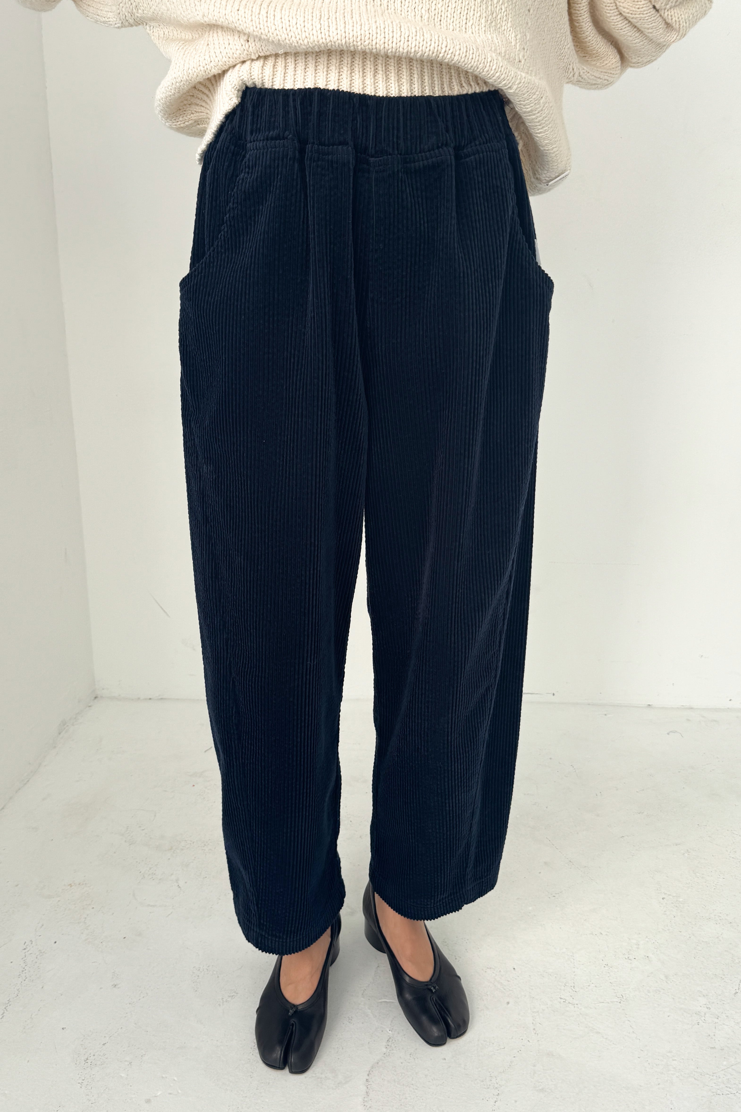 Soft Corduroy Arc Pants - Midnight