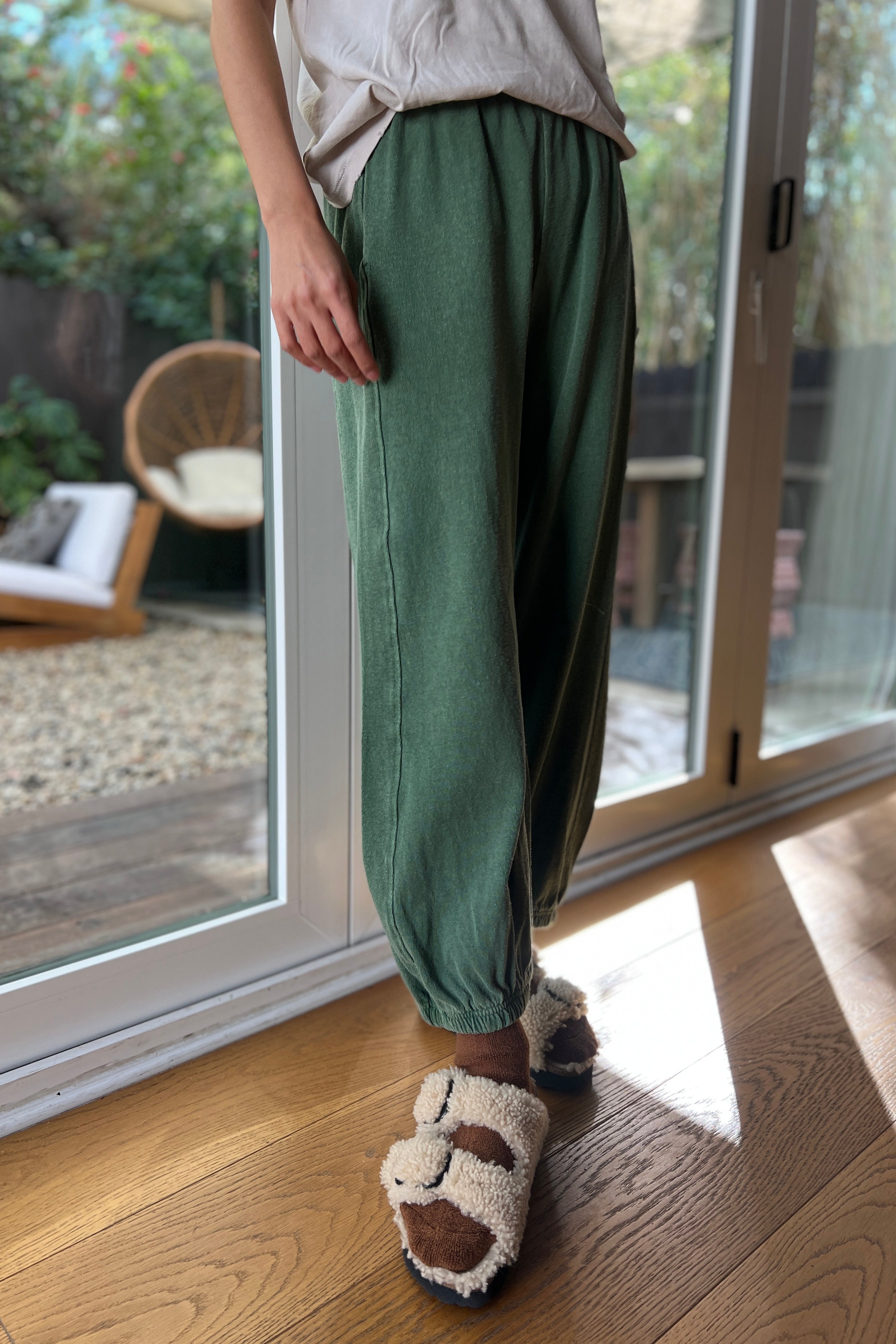 【BAON】[unisex] Walls Peach Fuzz Cut Banding Balloon Pants BAON】[unisex] Aina Banding Peach Fuzz Wide Cargo Pants